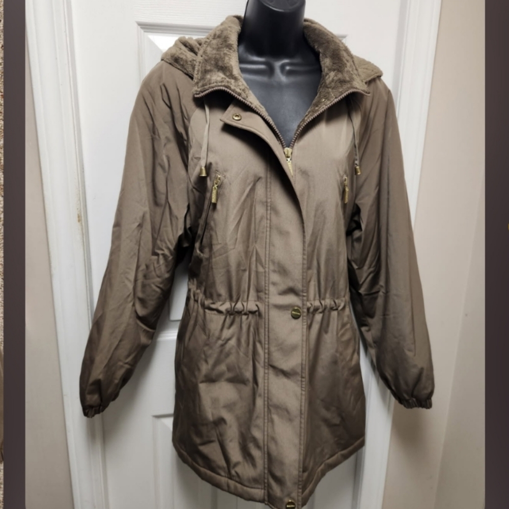 Braetan hooded coat.
